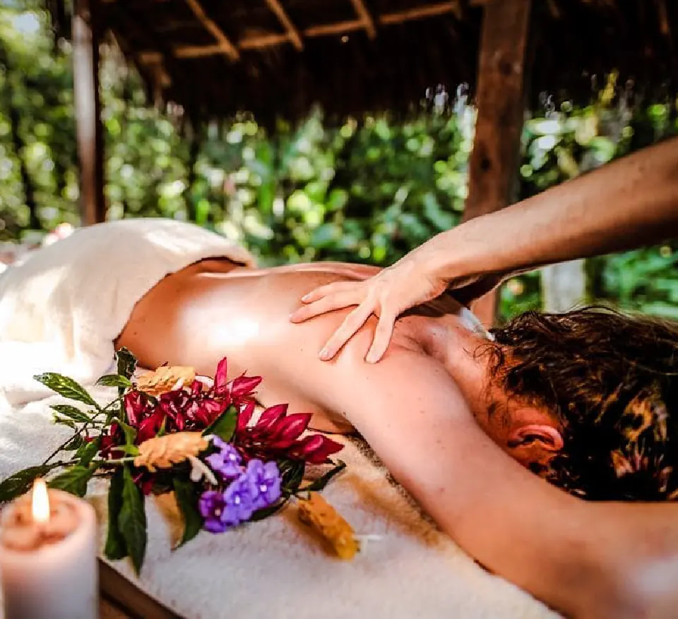 A massage with fresh flowers at Hamadryade Spa
